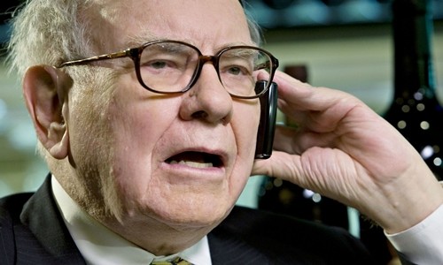 Tỷ phú đầu tư Warren Buffett trong một cuộc phỏng vấn năm 2008. Ảnh:AFP