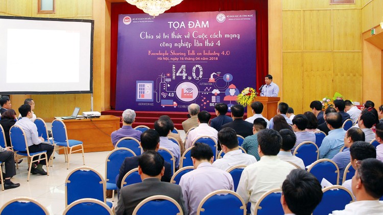 CMCN 4.0 đem đến cho Việt Nam cơ hội có một không hai để vượt lên và đưa nền kinh tế phát triển theo hướng mới dựa trên nền tảng khoa học và công nghệ. Ảnh: Lê Tiên