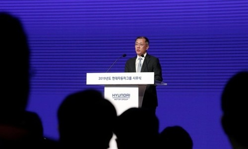 Phó chủ tịch Hyundai Motor - Chung Euisunphát biểu sáng nay. Ảnh:Reuters