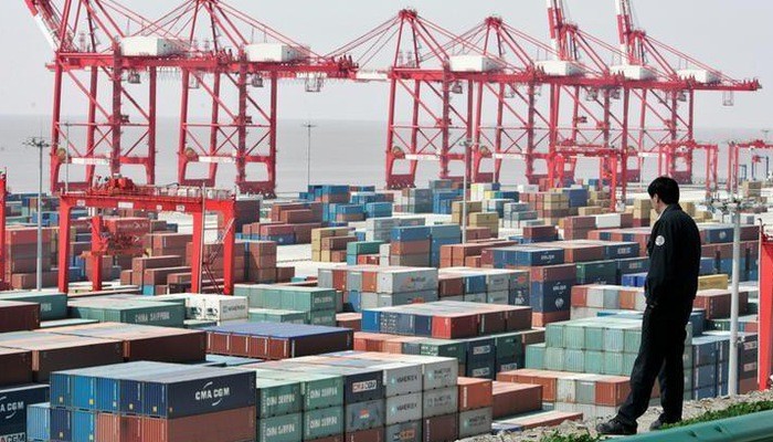 Những container hàng hóa ở một bến cảng ở Thượng Hải, Trung Quốc - Ảnh: Reuters.