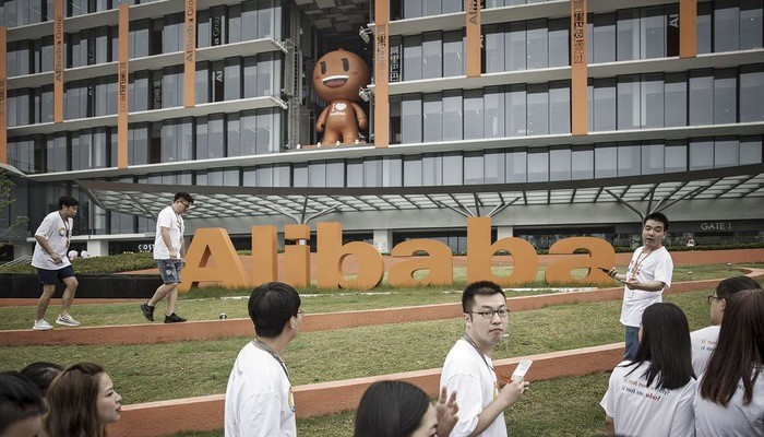 Kinh tế Trung Quốc giảm tốc, Alibaba tính hoãn tuyển dụng, tiết kiệm đi lại