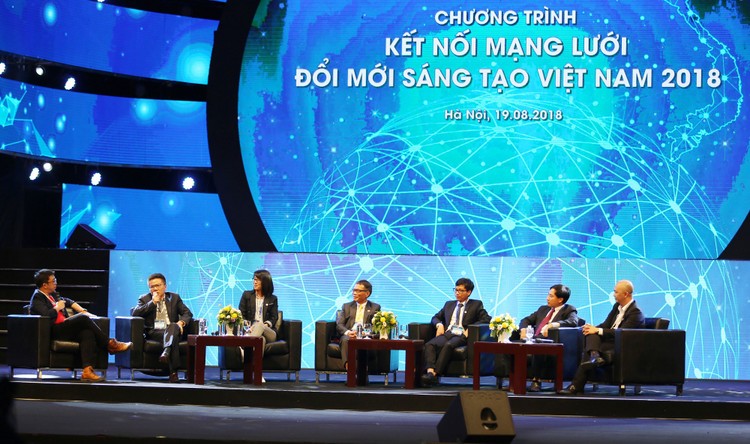 “Đường về nhà” của trí thức Việt đang công tác ở nước ngoài ngày càng rộng mở hơn khi Chương trình Kết nối mạng lưới đổi mới sáng tạo Việt Nam được khởi động. Ảnh: Trương Gia