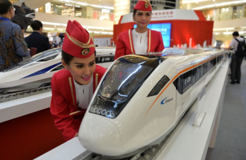 Mô hình tàu cao tốc của Trung Quốc triển lãm tại Jakarta (Indonesia). Ảnh:AFP