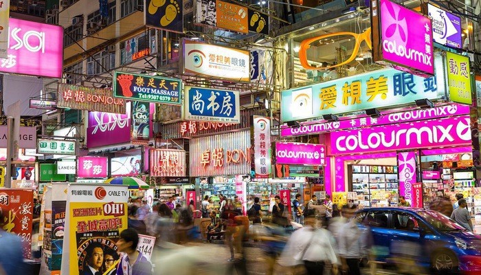 eMarketer dự báo thị trường bán lẻ Trung Quốc sẽ ngày càng có vai trò lớn đối với các thương hiệu toàn cầu. Hiện nay, nước này đã là thị trường lớn nhất thế giới của các mặt hàng ôtô và smartphone - Ảnh: Medium.