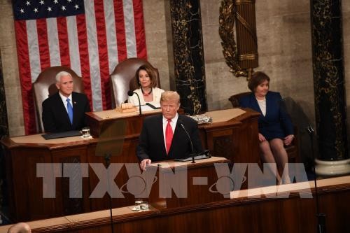 Tổng thống Mỹ Donald Trump (giữa, phía trước) đọc Thông điệp liên bang tại Hạ viện ở Washington D.C., tối 5/2/2019 (giờ địa phương). Ảnh: THX/TTXVN