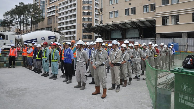 Các chuyên gia, kỹ sư và công nhân tại lễ ra quân xây dựng tuyến metro số 1 (Bến Thành - Suối Tiên). Ảnh: Văn Huyền