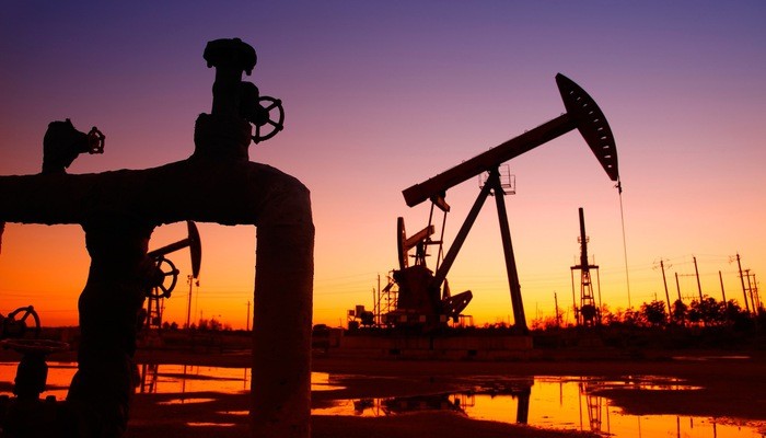 Giá dầu tăng do OPEC muốn giảm sản lượng sâu hơn