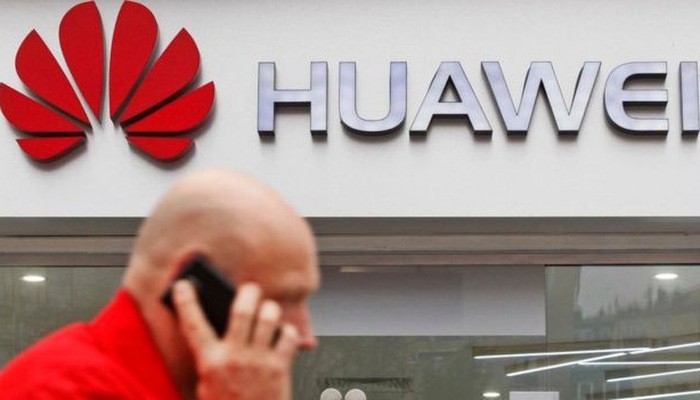 Mỹ đẩy mạnh nỗ lực kêu gọi các quốc gia cấm dùng thiết bị 5G Huawei với lý do các thiết bị này có thể giúp Bắc Kinh nghe lén - Ảnh: BBC.