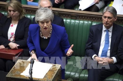 Thủ tướng Anh Theresa May (phía trước) tại phiên họp của Hạ viện ở London ngày 30/1/2019. Ảnh: THX/TTXVN