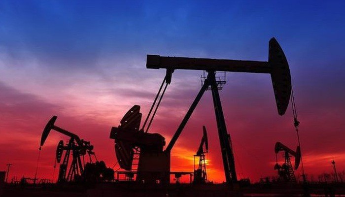 Nhà đầu tư thận trọng, giá dầu chững ở đỉnh 3 tháng