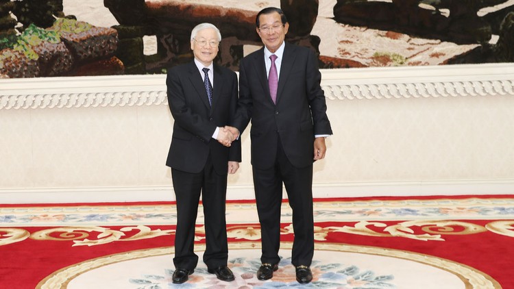 Tổng Bí thư, Chủ tịch nước Nguyễn Phú Trọng hội kiến Thủ tướng Chính phủ Hoàng gia Campuchia Samdech Hun Sen. Ảnh: Trí Dũng