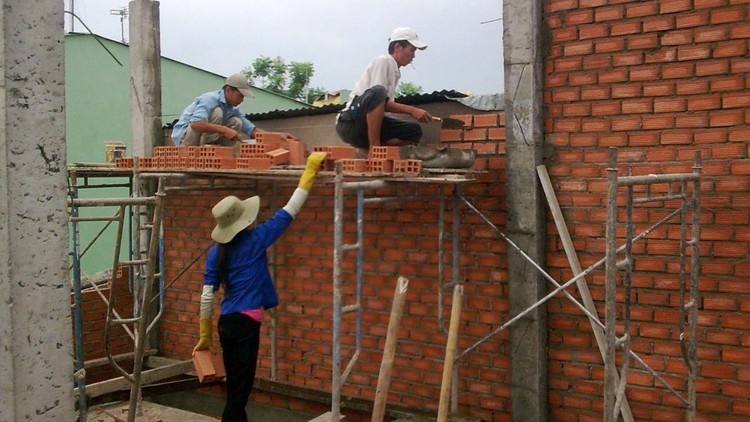 Sở Giáo dục và Đào tạo tỉnh Trà Vinh sẽ chỉ định cho nhà thầu khác thực hiện phần công việc còn lại của 2 lô thầu dang dở. Ảnh: Linh Anh