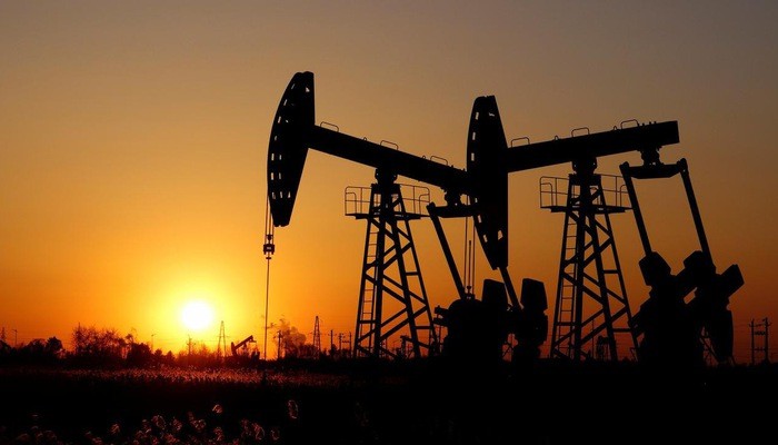 Các nước OPEC+ dự kiến sẽ họp vào tháng 6 để thảo luận về việc có tiếp tục hạn chế sản lượng dầu hay không - Ảnh: Reuters.