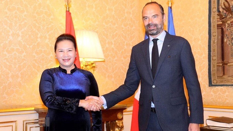 Thủ tướng Thủ tướng Cộng hòa Pháp Edouard Philippe chào đón Chủ tịch Quốc hội Nguyễn Thị Kim Ngân. Ảnh: Trọng Đức