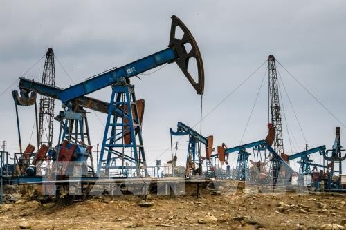 Giếng dầu của mỏ dầu Bibi Heybat ở ngoài khơi Biển Caspi , Azerbaijan. Ảnh: AFP/TTXVN