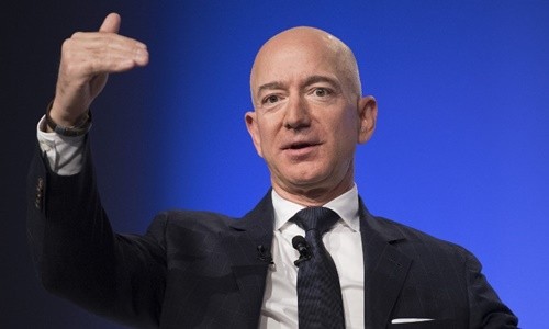 Jeff Bezos - ông chủ đại gia bán lẻ Amazon.Ảnh:AFP