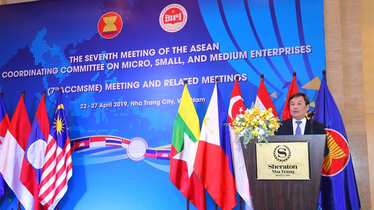Thứ trưởng Bộ Kế hoạch và Đầu tư Vũ Đại Thắng phát biểu tại Hội nghị thường niên lần thứ 7 của Ủy ban Điều phối ASEAN về doanh nghiệp nhỏ và vừa. Ảnh: Dương Ngọc Linh