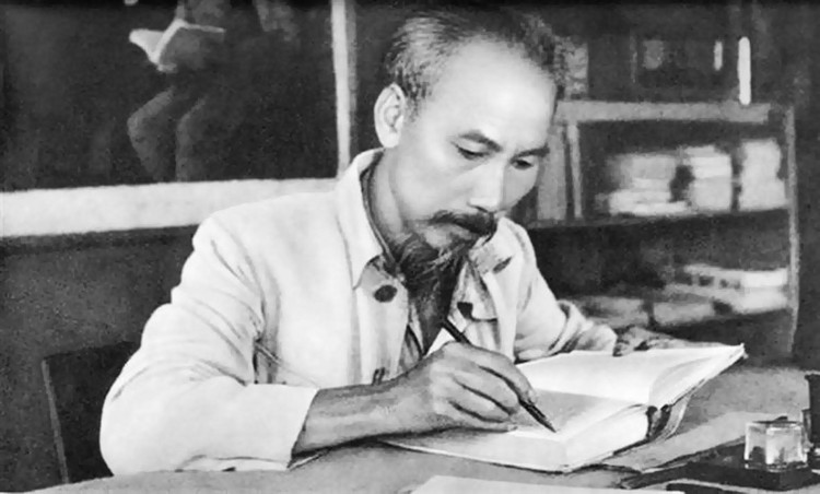 Chủ tịch Hồ Chí Minh luôn khẳng định nhân dân các nước thuộc địa có khả năng cách mạng to lớn và công cuộc giải phóng dân tộc ở thuộc địa chỉ có thể thực hiện được bằng sự nỗ lực tự giải phóng