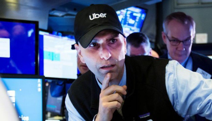 Các nhà giao dịch trên sàn NYSE ở New York, Mỹ, trong phiên chào sàn của cổ phiếu Uber hôm 10/5 - Ảnh: Getty/CNBC.