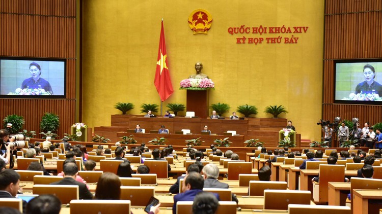 Dưới sự chủ trì của Chủ tịch Quốc hội Nguyễn Thị Kim Ngân, chiều ngày 14/6, Quốc hội họp phiên bế mạc và biểu quyết thông qua Nghị quyết Kỳ họp thứ 7. Ảnh: Quang Khánh