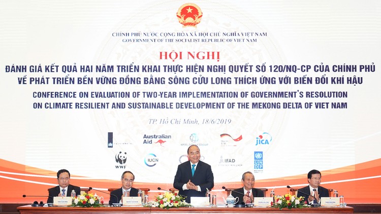 Thủ tướng Nguyễn Xuân Phúc chủ trì Hội nghị đánh giá kết quả hai năm thực hiện Nghị quyết 120/NQ-CP về phát triển bền vững ĐBSCL thích ứng với biến đổi khí hậu. Ảnh: Hiếu Nguyễn
