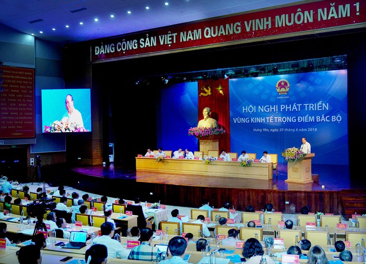 Thủ tướng Chính phủ Nguyễn Xuân Phúc phát biểu tại Hội nghị Phát triển Vùng kinh tế trọng điểm Bắc Bộ. Ảnh: Hiếu Nguyễn