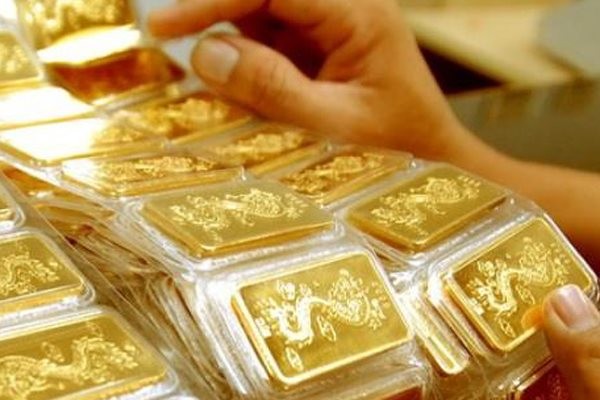 Xu hướng các Ngân hàng Trung ương trên thế giới mua vàng để dự trữ thay cho đô la Mỹ góp phần làm tăng nhu cầu với vàng vật chất. Ảnh minh họa: TTXVN