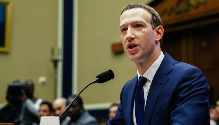 Nhà sáng lập Facebook, ông Mark Zuckerberg, trong một cuộc điều trần trước Quốc hội Mỹ ở Washington vào tháng 4/2018 - Ảnh: Getty/CNBC.