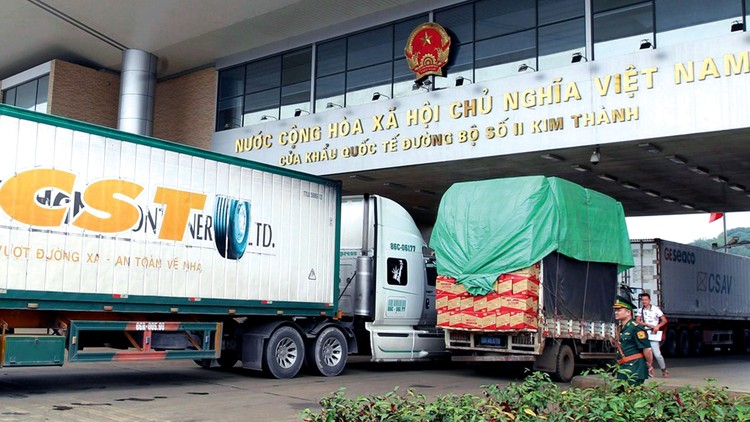 Nghị quyết số 02/NQ-CP đặt mục tiêu chỉ số Giao dịch thương mại qua biên giới của Việt Nam tăng từ 3 - 5 bậc trong năm nay. Ảnh: Quốc Khánh