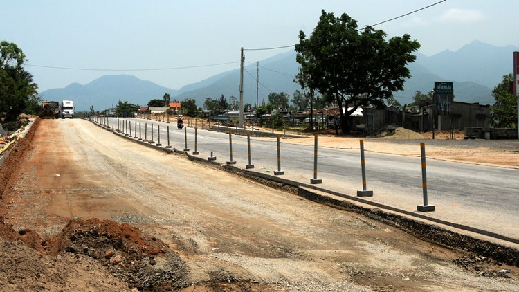 Thủ tướng quyết định điều chỉnh giảm 1.602,819 tỷ đồng kế hoạch vốn TPCP của các dự án cải tạo, nâng cấp Quốc lộ 1A và đường Hồ Chí Minh đoạn qua Tây Nguyên. Ảnh: Đinh Tùng