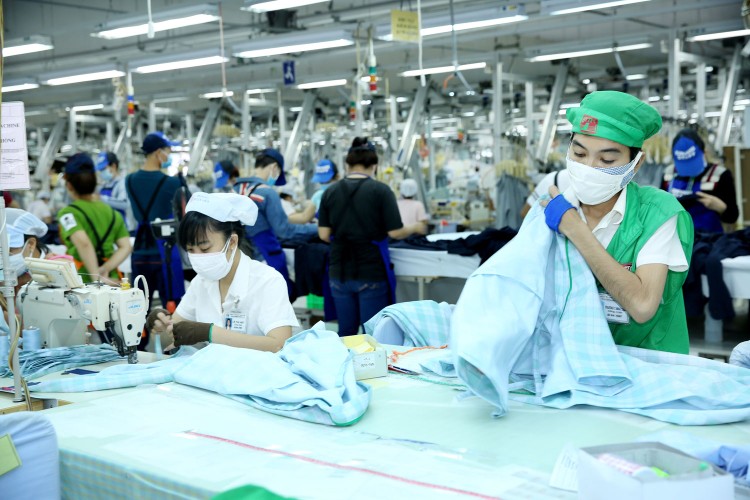 Nâng cao năng suất lao động là điều kiện tiên quyết để Việt Nam thoát khỏi bẫy thu nhập trung bình. Ảnh: Lê Tiên