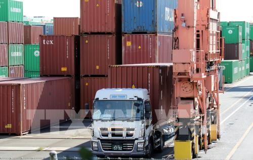 Hàng hóa được xếp tại cảng ở Tokyo, Nhật Bản. Ảnh: AFP/ TTXVN