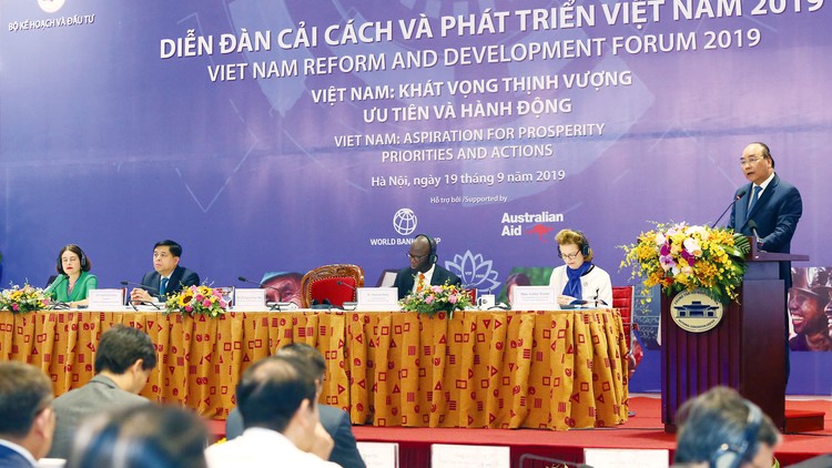 Thủ tướng Chính phủ Nguyễn Xuân Phúc phát biểu tại Diễn đàn Cải cách và Phát triển Việt Nam 2019. Ảnh: Lê Tiên