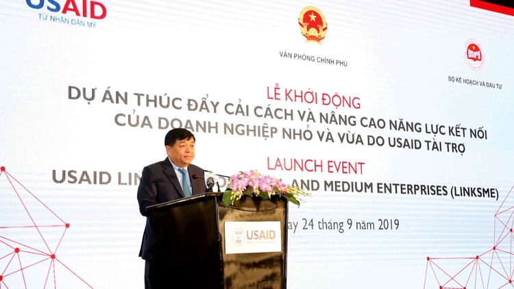 Bộ trưởng Nguyễn Chí Dũng phát biểu tại Lễ khởi động Dự án Thúc đẩy cải cách và nâng cao năng lực kết nối của doanh nghiệp nhỏ và vừa. Ảnh: Trương Gia
