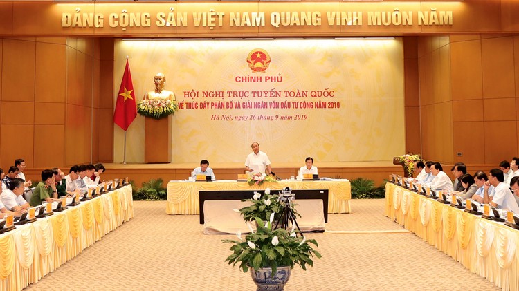 Thủ tướng Nguyễn Xuân Phúc nhấn mạnh các giải pháp quan trọng để thúc đẩy giải ngân vốn đầu tư công các tháng còn lại của năm 2019. Ảnh: Trương Gia