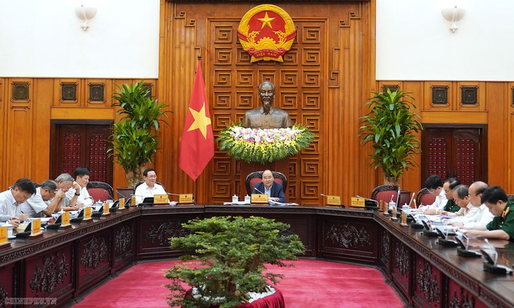 Thủ tướng Nguyễn Xuân Phúc chủ trì phiên họp của Thường trực Tiểu ban Kinh tế - Xã hội của Đại hội Đảng XIII. Ảnh: Hiếu Nguyễn