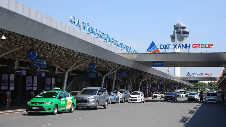 Bộ Giao thông vận tải vừa đề xuất Thủ tướng nghiên cứu xem xét lộ trình mua lại 4,6% cổ phần Tổng công ty Cảng hàng không Việt Nam do các cổ đông ngoài nhà nước nắm giữ. Ảnh: Nhã Chi