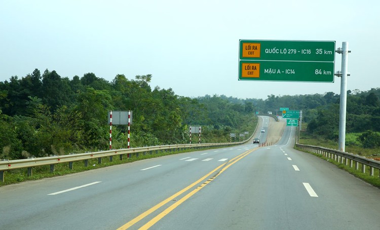 Đường cao tốc Nội Bài - Lào Cai giúp giảm 50% thời gian đi từ Hà Nội đến Lào Cai. Ảnh: Lê Tiên