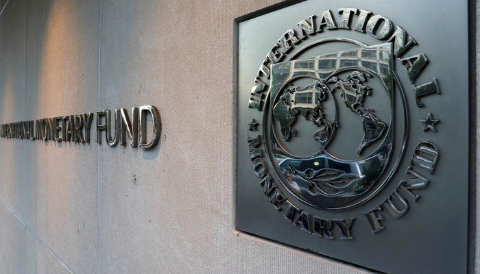 Logo IMF tại trụ sở định chế này ở Washington - Ảnh: Reuters.