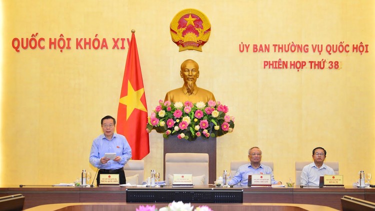 Phiên họp thứ 38 của Ủy ban Thường vụ Quốc hội diễn ra vào ngày 17/10. Ảnh: Quang Khánh
