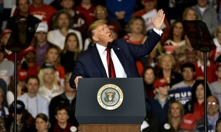 Tổng thống Mỹ Donald Trump tại buổi vận động tranh cử ở Mississippi ngày 3/11. Ảnh:AFP.