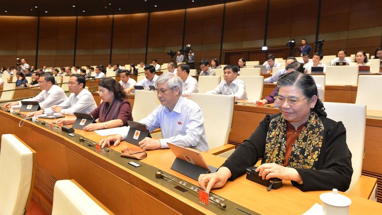 93,37% đại biểu Quốc hội đã biểu quyết tán thành thông qua Nghị quyết về Dự toán ngân sách nhà nước năm 2020. Ảnh: Quang Khánh
