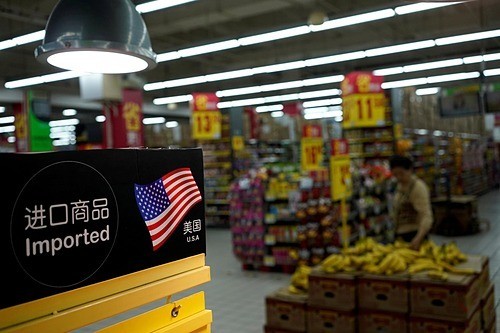 Khu vực bán hàng Mỹ nhập khẩu tại một siêu thị ở Thượng Hải, Trung Quốc.Ảnh: Reuters