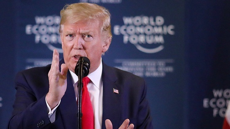 Ông Donald Trump tại cuộc họp báo trước khi rời Davos.Ảnh: Bloomberg