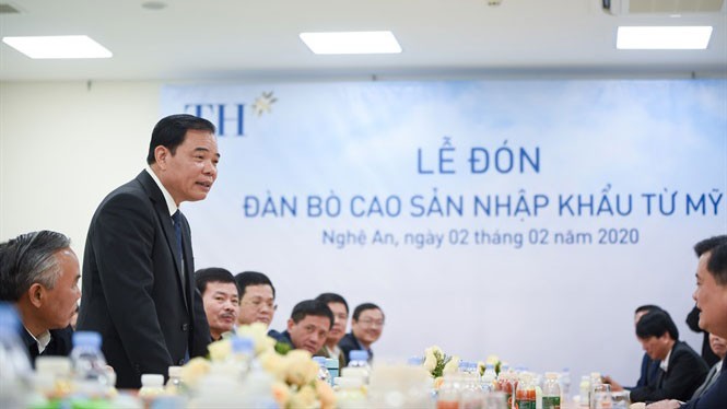 Bộ trưởng Bộ NN&PTNT Nguyễn Xuân Cường phát biểu tại Lễ đón đàn bò cao sản nhập khẩu từ Mỹ