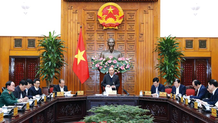 Thủ tướng Nguyễn Xuân Phúc chủ trì cuộc họp Thường trực Chính phủ về công tác phòng chống dịch COVID-19. Ảnh: Hiếu Nguyễn