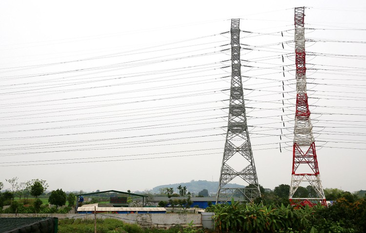 Dự án Đường dây 500 kV mạch 3 có tổng mức đầu tư hơn 11.949 tỷ đồng, dự kiến ban đầu là hoàn thành đưa vào vận hành vào tháng 6/2020. Ảnh: Tiên Giang