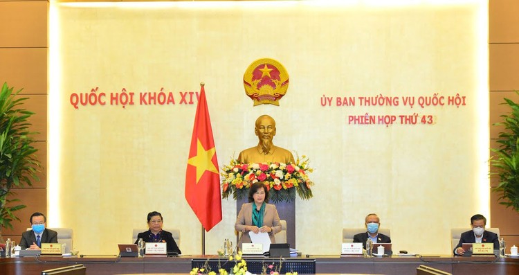 Chủ tịch Quốc hội Nguyễn Thị Kim Ngân chủ trì Phiên họp thứ 43 của Ủy ban Thường vụ Quốc hội. Ảnh: Quang Khánh