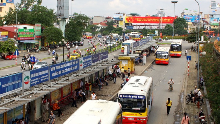 78 gói thầu cung cấp dịch vụ vận tải bằng xe buýt tại Hà Nội do Trung tâm Quản lý và Điều hành giao thông đô thị (Hà Nội) mời thầu có tổng giá trị lên tới khoảng 10.000 tỷ đồng. Ảnh: Nhã Chi