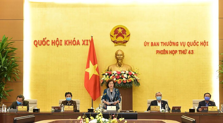 Chủ tịch Quốc hội Nguyễn Thị Kim Ngân chủ trì phiên họp bất thường sáng ngày 8/4 của Ủy ban Thường vụ Quốc hội. Ảnh: Quang Khánh